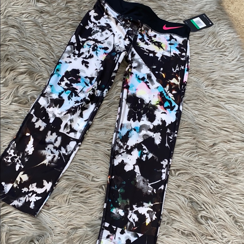 Girls Nike tight fit leggings - Picture 3 of 6